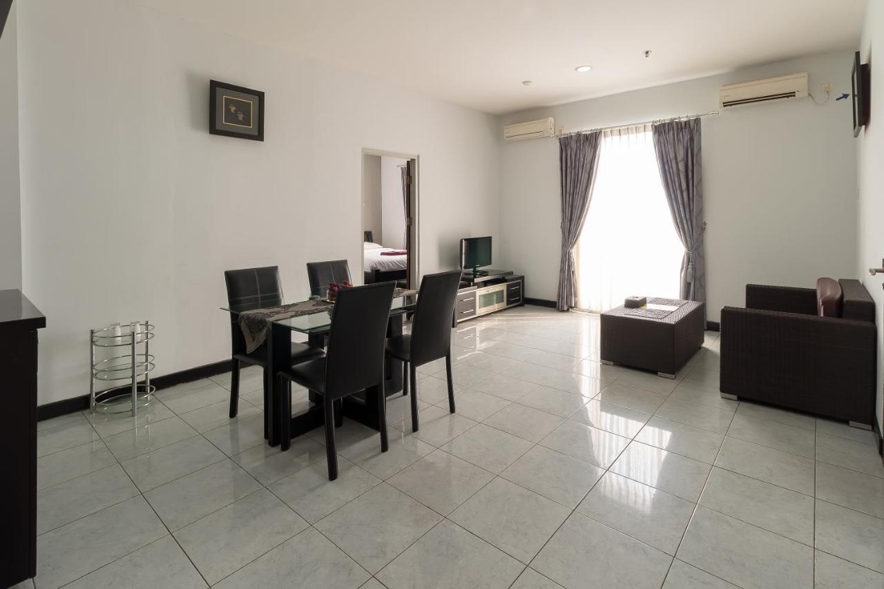 Hotel Golden Sky Pluit Jacarta Exterior foto